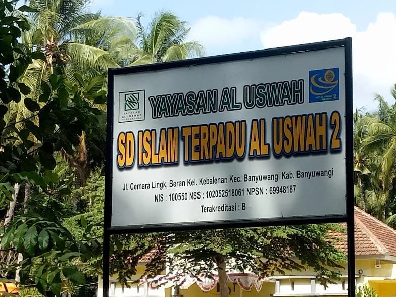 Papan nama SD IT Al-Uzwah 2 Banyuwangi