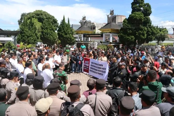 Polres Tanah Karo dan Forkopimda Kawal Aksi Damai Masyarakat Panggung Suara Karo