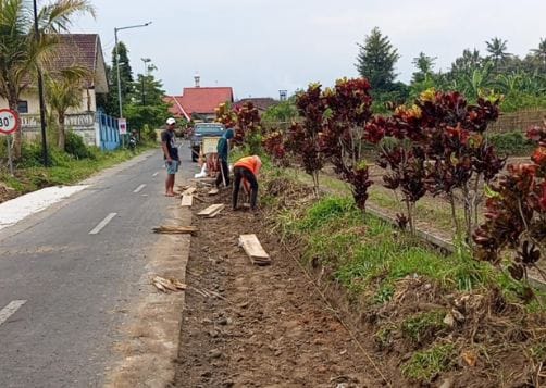 Proyek Pelebaran Ruas Jalan di Tumpang Malang Tanpa Papan Informasi Diduga Abaikan K3