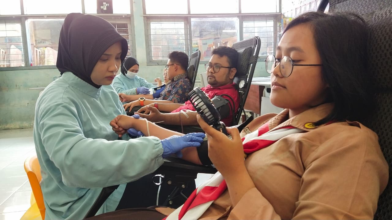 PMI Jember Gelar Donor Darah di SMAN 5 Jember