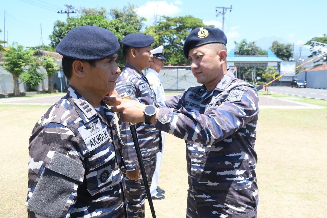 Upacara Kenaikan Pangkat 20 Prajurit Lanal Banyuwangi
