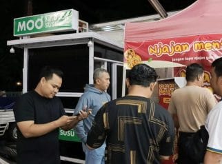 Stand Minuman di Depan Alfamart Cokroaminoto