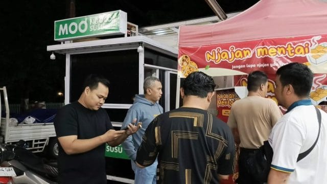 Stand Minuman di Depan Alfamart Cokroaminoto