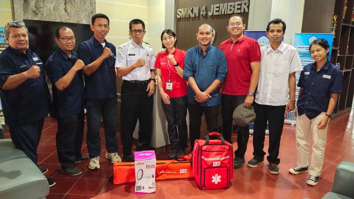 Palang Merah Jepang Serahkan Peralatan Siaga Bencana untuk SMKN 4 Jember