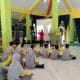 KSR UIN KHAS Jember Bekali Anggota PMR MTsN 2 Jember Pelatihan Abdominal Thrust