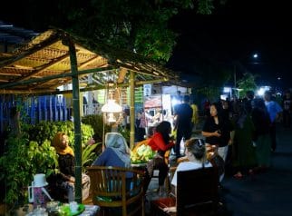 Ribuan Cangkir Siap Sambut Festival Ngopi Sepuluh Ewu di Desa Adat Kemiren