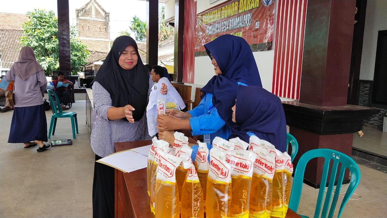Donor Darah di Bangsalsari Dapat Bonus Minyak Goreng