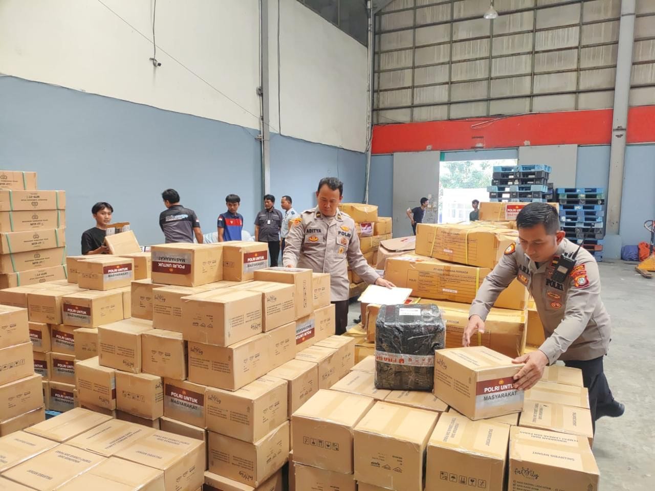 Polri Kirim Bantuan Kemanusiaan untuk Warga Aceh Terdampak Bencana