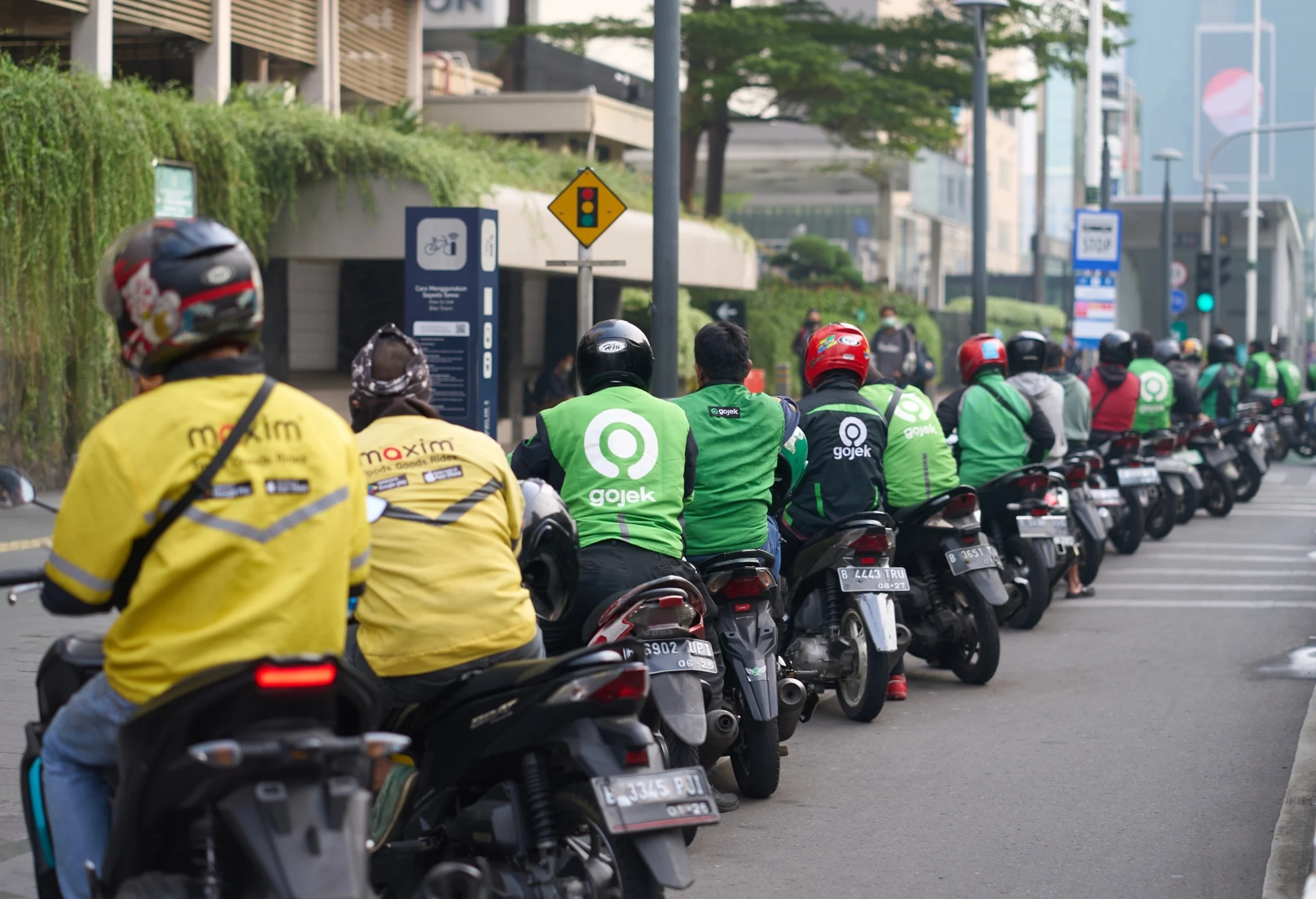 Driver ojol regulasi: Perjuangkan Tarif Lebih Baik Daripada Nadiem