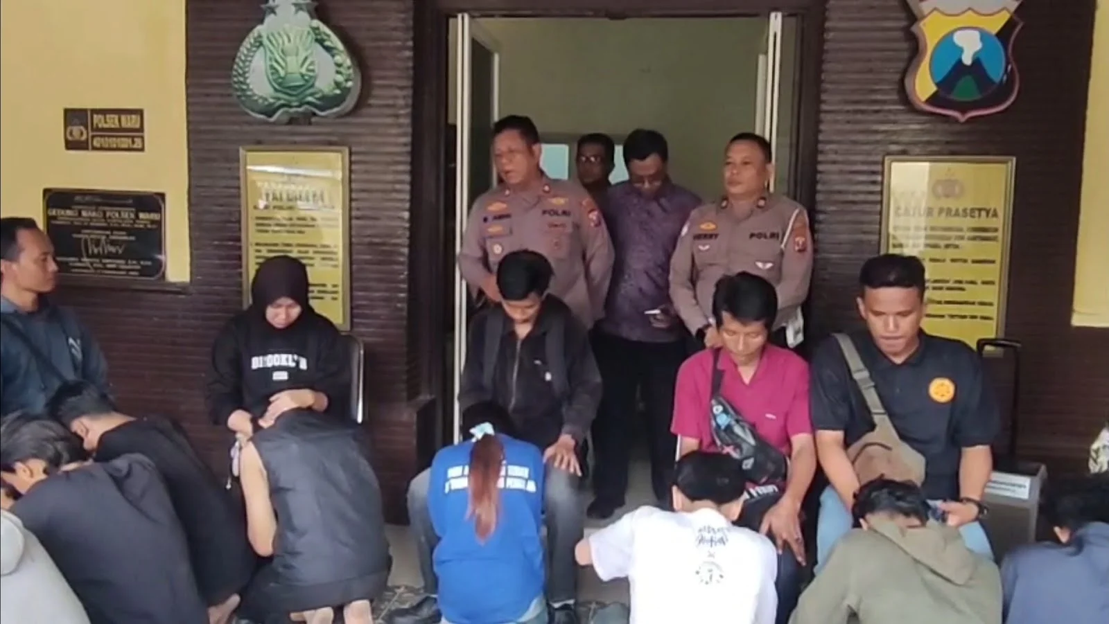 Konvoi Remaja Ricuh di Bojong Pekalongan Bikin Heboh: Gerbang SMP Ditendang, Warga Resah