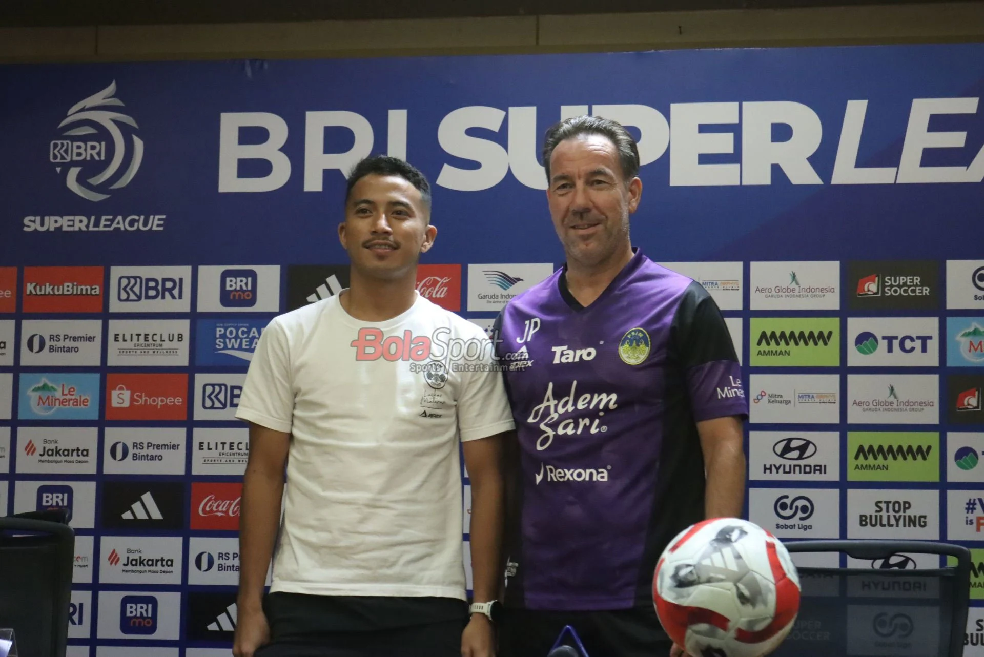 Resmi - Tiru Ilmu Arsenal, PSIM Perpanjang Kontrak Jean Paul Van Gastel