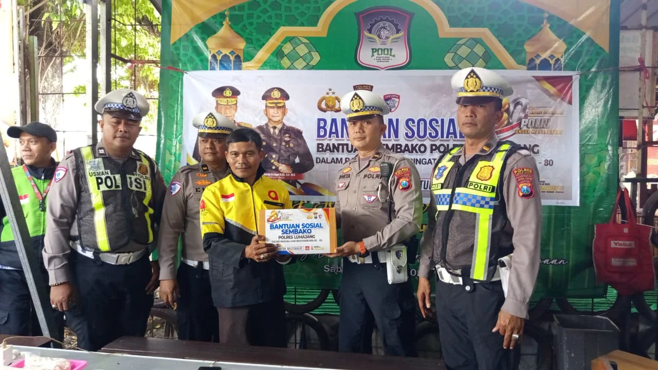 HUT Bhayangkara ke-80, Satlantas Polres Lumajang Salurkan Bansos untuk Ojol