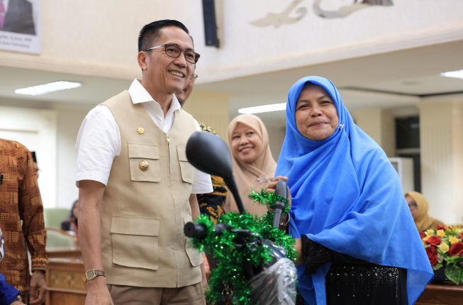 HUT ke-1343 Palembang: Ratu Dewa Salurkan Bantuan, Dorong Zakat ASN
