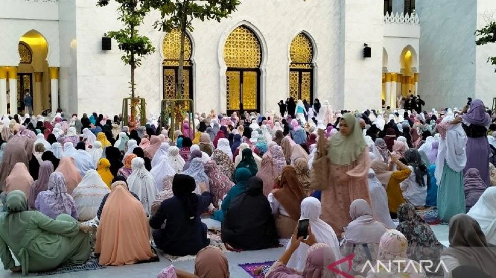 Jokowi Salat Idul Adha di Masjid Sheikh Zayed Solo, Tidak Hanya Mengungkapkan Solidaritas