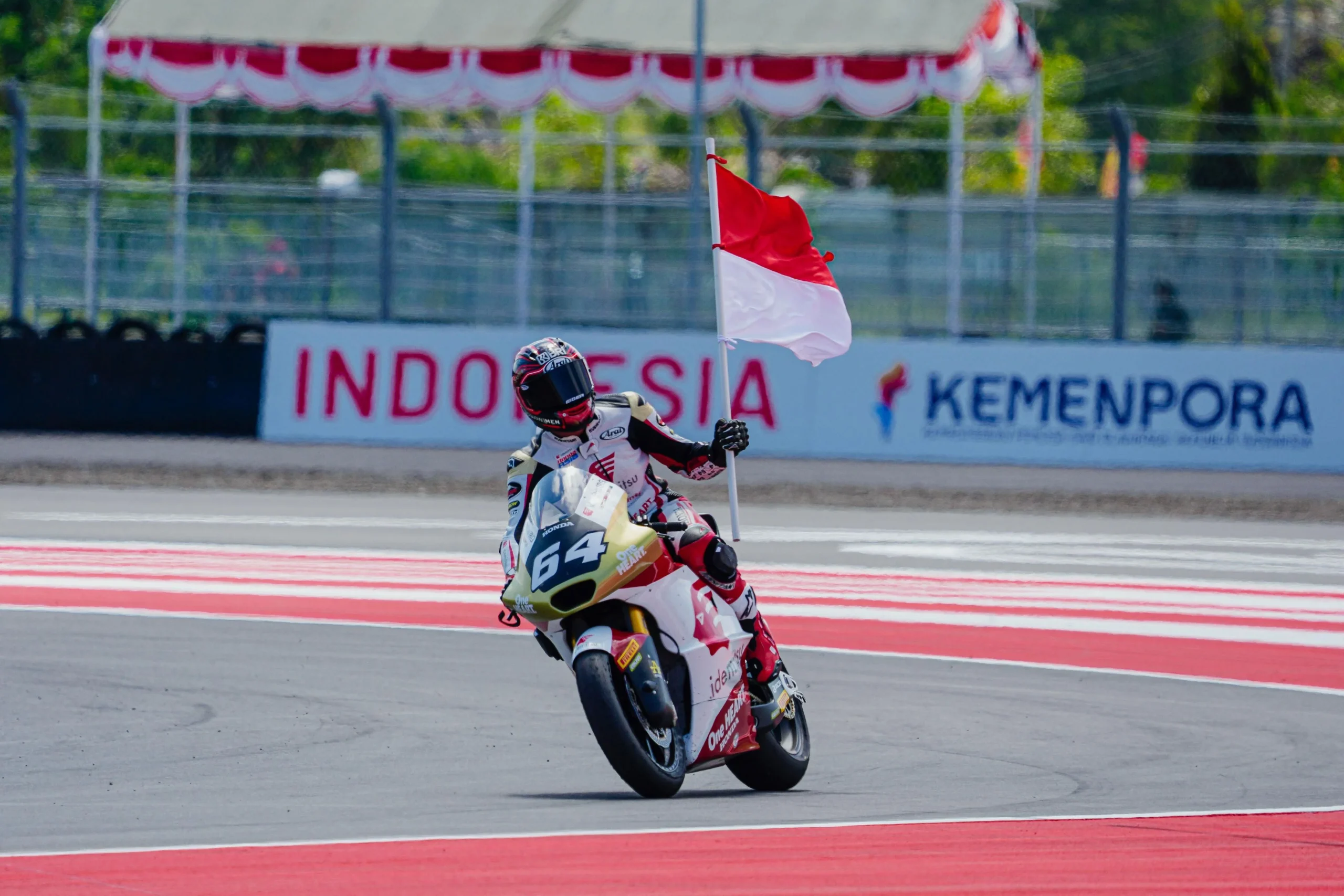 Mario Aji Ungkap Dampak Bias Negatif pada Rupiah dan Soroti Kebangkitan Bintang Moto3 serta Rekrutmen Bintang Sepak Bola Amerika