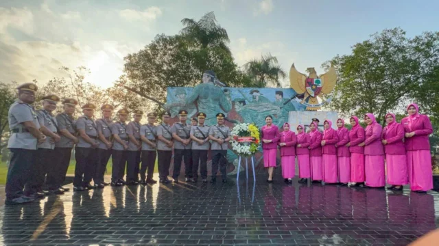 Menggali Makna Bhayangkara ke-80: Polres Lumajang Laksanakan Ziarah Rohani di TMP Kusuma Bangsa