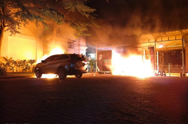 Mobil dan Dua Motor di Area Parkir Citraland Kertapati Terbakar, Pelaku Diduga ODGJ Diamankan Security