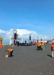 Pemkab Lumajang Tegakkan Kebersihan Pantai Watu Pecak Selama KEN Segoro Topeng Kaliwungu 2026