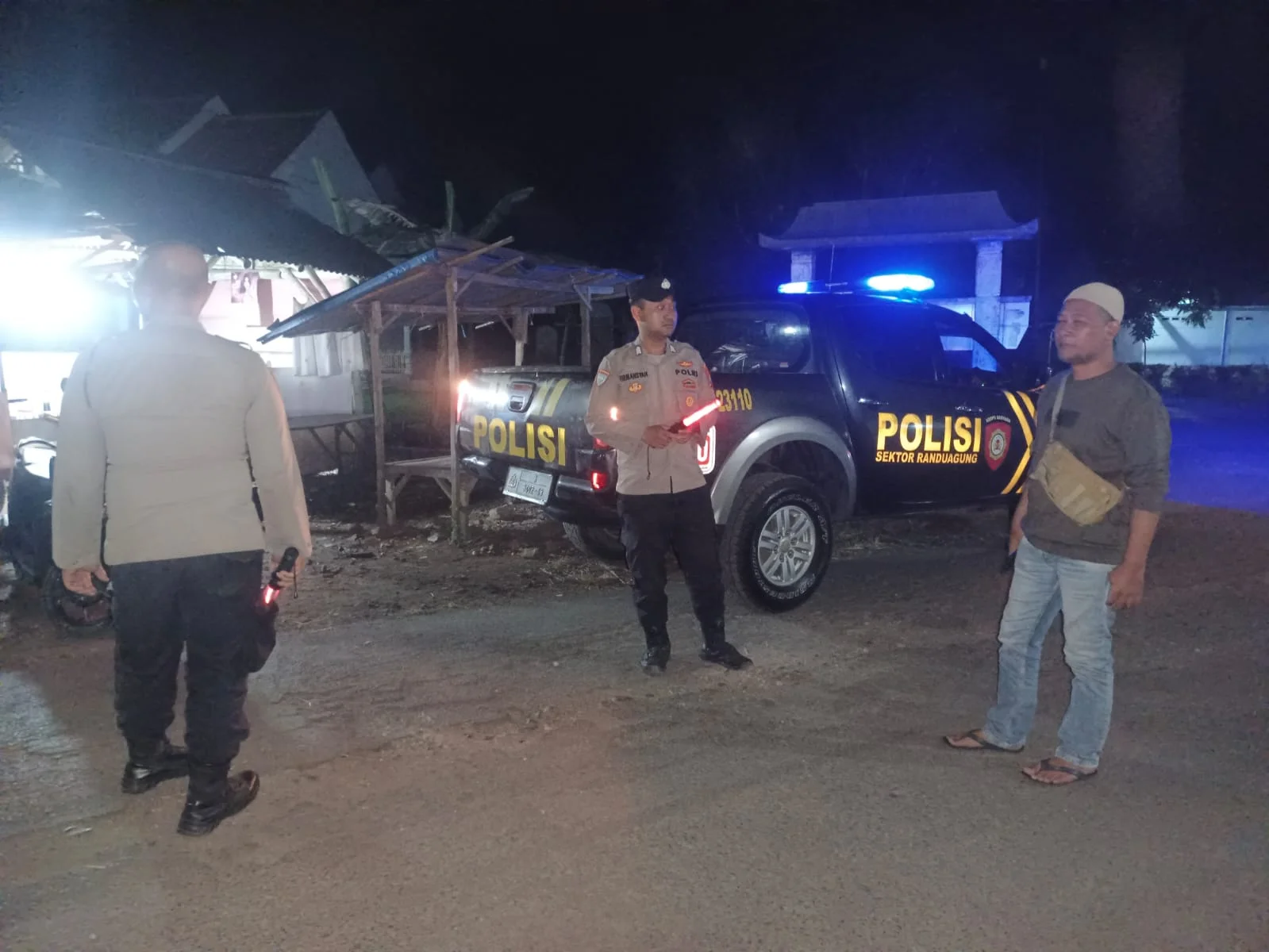 Polsek Randuagung Perkuat Patroli Dini Hari Jaga Kamtibmas di Lumajang