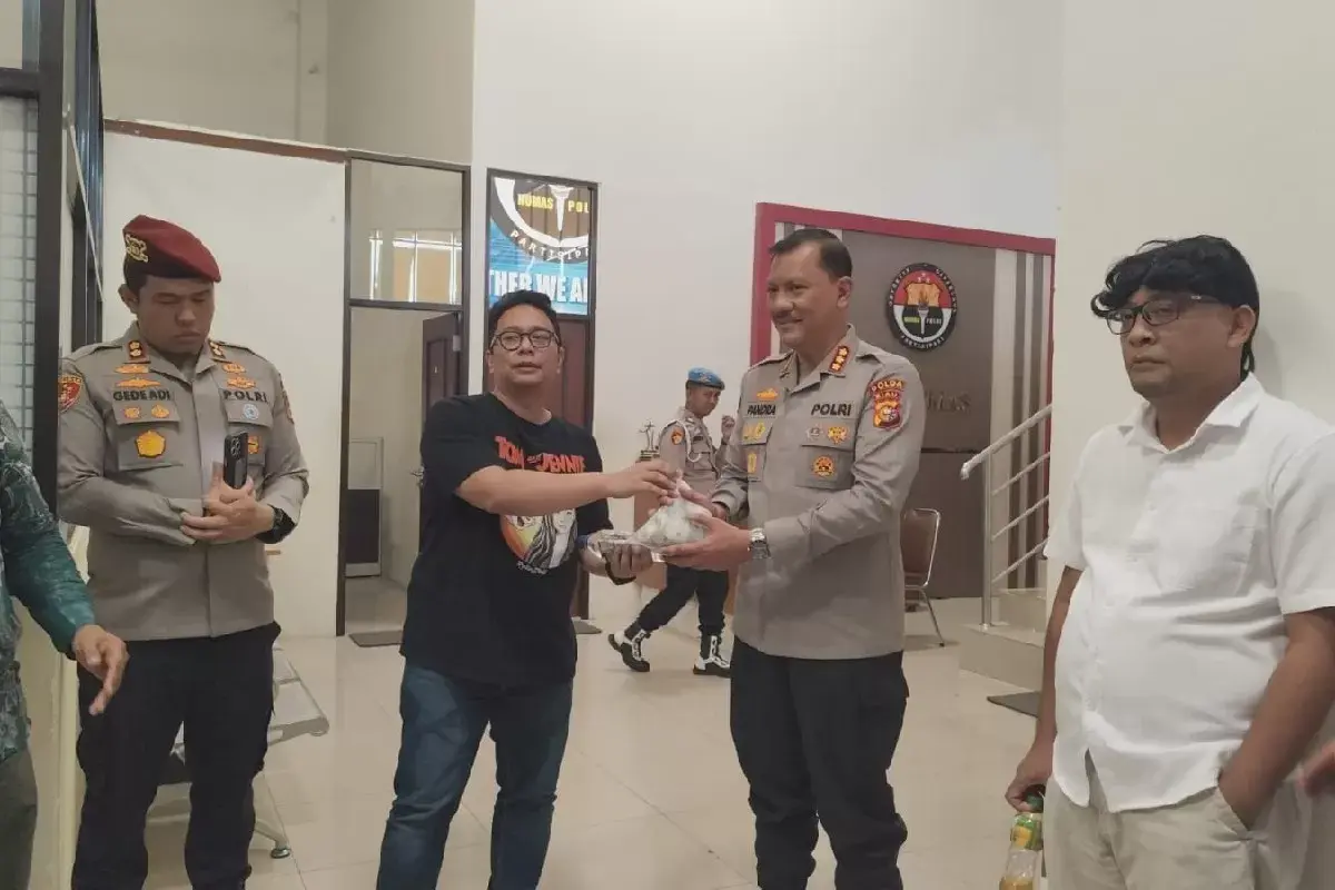 Protes Keterbukaan Informasi: Aksi Simbolik Wartawan Polda Riau dan Dampaknya bagi Jurnalistik Nasional