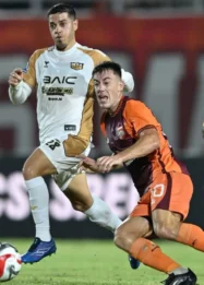 Rebutan Persija dan Persib, Eks Watford FC Tom Aldred Tertarik Main di Indonesia