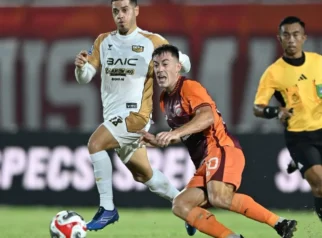 Rebutan Persija dan Persib, Eks Watford FC Tom Aldred Tertarik Main di Indonesia