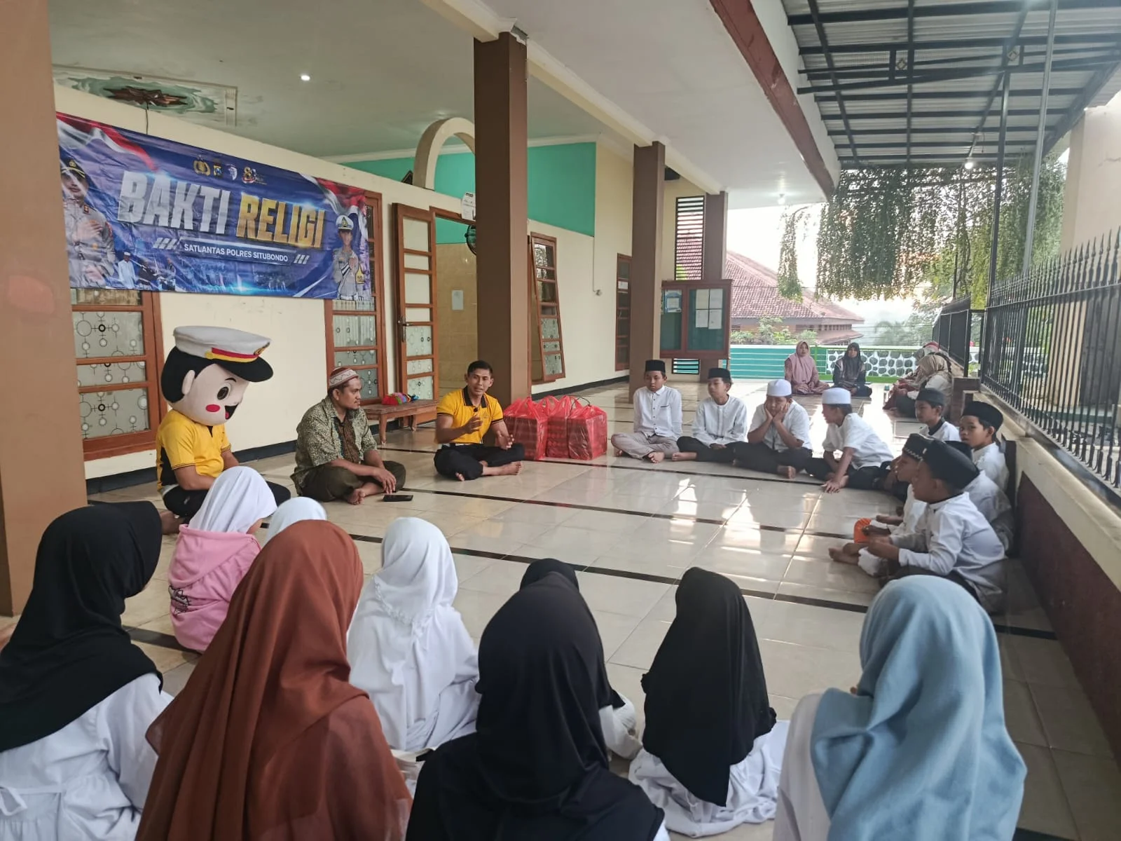 Satlantas Polres Situbondo Beri Santunan kepada 50 Anak Yatim, Rayakan Hari Bhayangkara ke-80