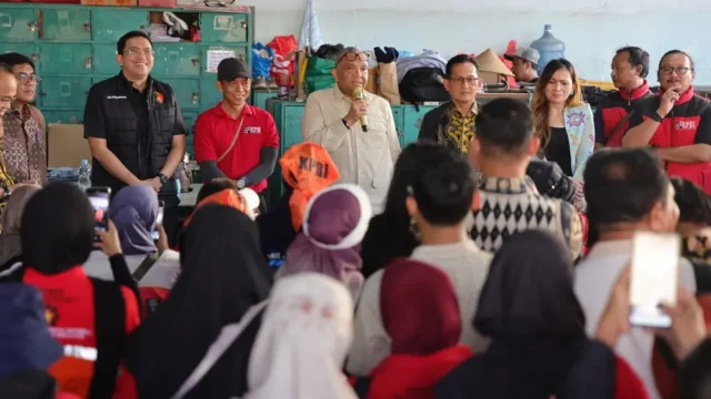 Sidak KBN Cakung: Wamenaker Mediasi PHK 133 Pekerja PT Amos Indah, Tawarkan Kenaikan Kompensasi