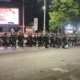 Tolak Bubar, Aksi Mahasiswa Blokade Jalan Pahlawan Semarang Berujung Pembakaran Ban dan Jelangkung