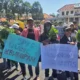 Aksi Damai Dukung MBG di Grahadi: Massa Bagi Sayur, Sorotan Kebijakan Gizi Nasional