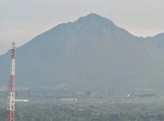 Aktivitas Gunung Bur Ni Telong Tetap di Level II: Analisis, Dampak, dan Langkah Mitigasi