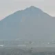 Aktivitas Gunung Bur Ni Telong Tetap di Level II: Analisis, Dampak, dan Langkah Mitigasi