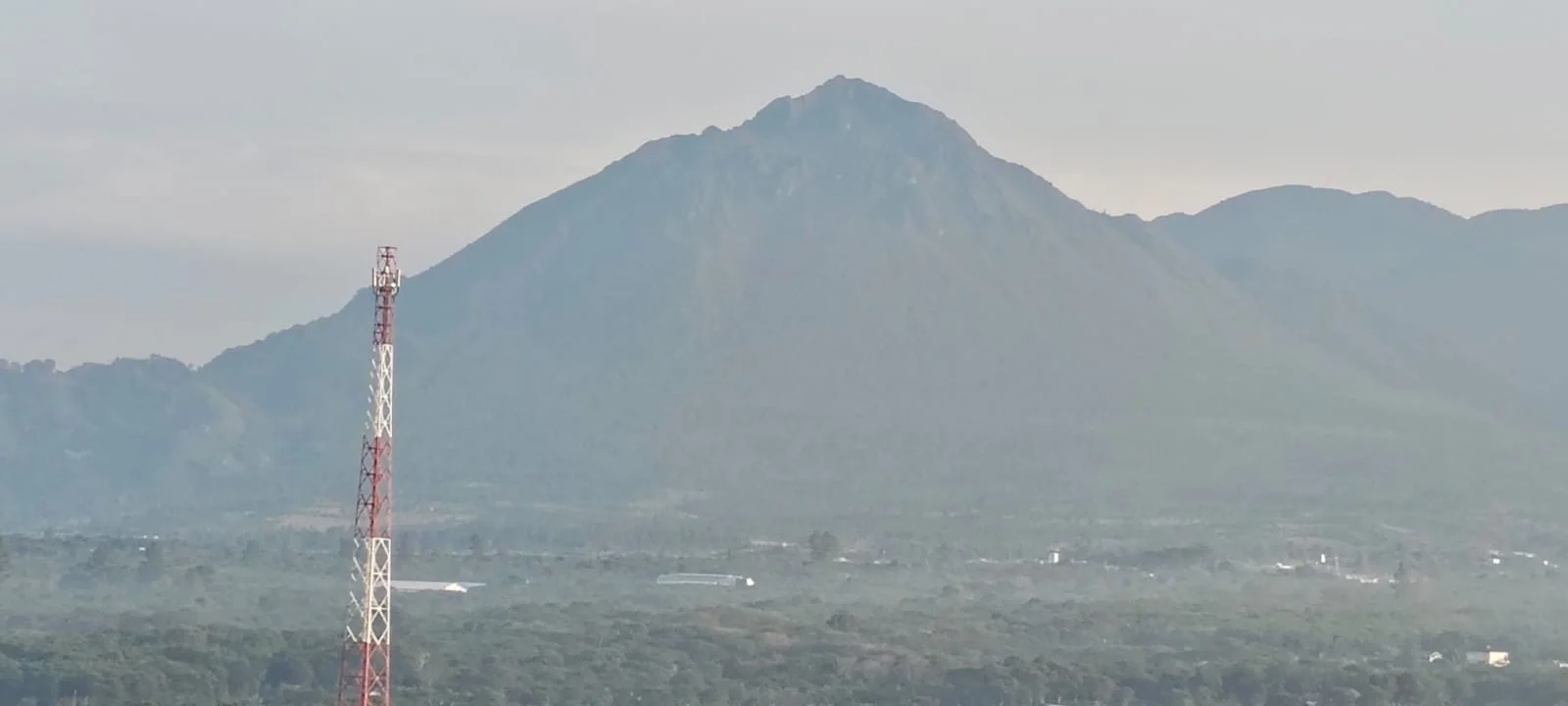 Aktivitas Gunung Bur Ni Telong Tetap di Level II: Analisis, Dampak, dan Langkah Mitigasi