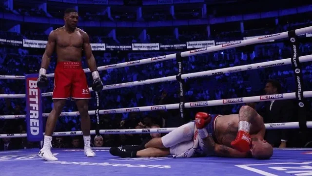 Anthony Joshua Dianggap 'Habis' Usai Penampilan Kontroversial, Duel Lawan Tyson Fury Diragukan