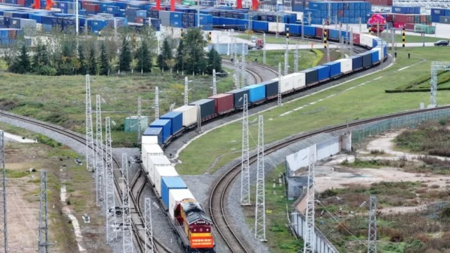 AS Bombardir Jembatan Strategis Iran, Jalur Perdagangan China-Rusia Terputus
