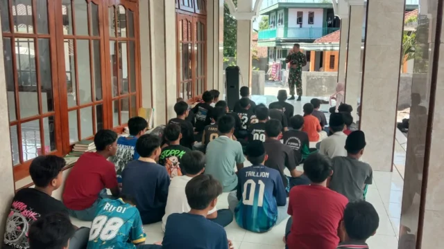 Babinsa Blega Edukasi Siswa Baru Cegah Bullying