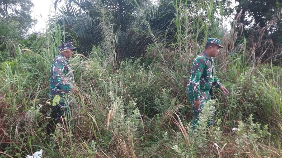 Babinsa Koramil 03Mandau Perkuat Patroli Cegah Karhutla: Strategi Komprehensif di Tengah Ancaman Kebakaran Hutan