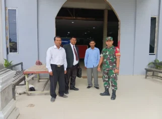 Babinsa Koramil 04Tigalingga Kawal Ibadah Minggu di GKII Lau Bagot: Sinergi TNI dan Masyarakat Jaga Kerukunan