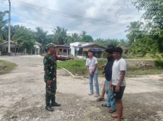 Babinsa Sungai Selari Dorong Warga Perkuat Nilai Pancasila lewat Sosialisasi Kampung Pancasila