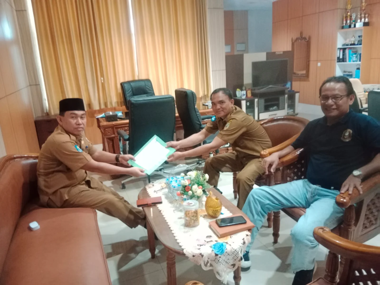 Bamagnas Bengkulu Serahkan Data 18 Rumah Ibadah Calon Penerima Bantuan Listrik