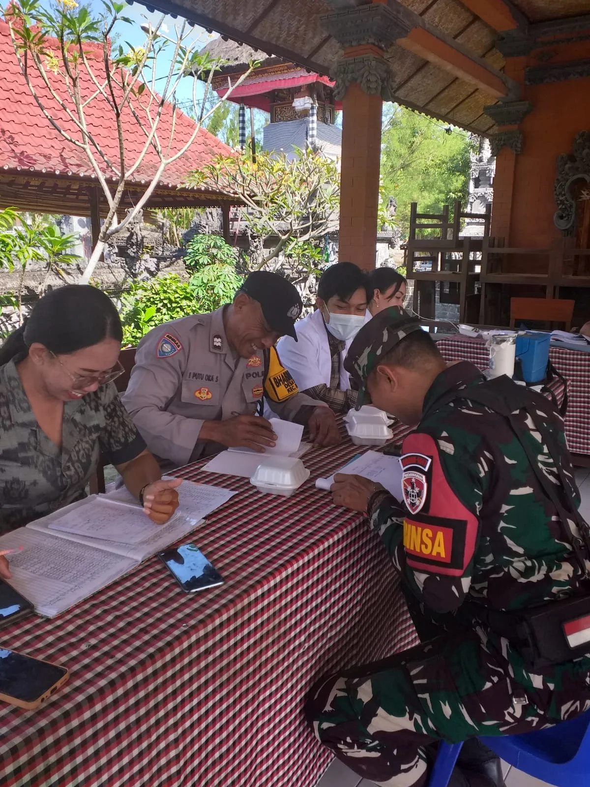 Bhabinkamtibmas Desa Pergung Dampingi Posyandu, Tingkatkan Layanan Kesehatan Balita dan Lansia