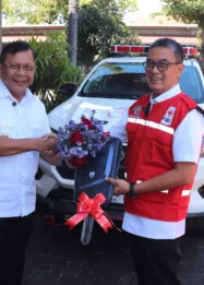 Bupati Buleleng Serahkan Mobil PMI, Perkuat Respons Bencana Daerah