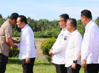 Bupati Nias Barat Sambut Gubernur Sumatera Utara di Bandara Binaka: Rangkaian Kunjungan Kerja dan Harapan Pembangunan