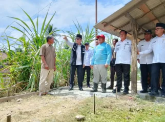 Bupati OKU Rogoh Kocek Pribadi Bangun Jalan di Sepancar: Gotong Royong dan Dampaknya Bagi Masyarakat