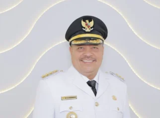 Bupati TRK Imbau Orang Tua Antar Anak pada Hari Pertama Sekolah