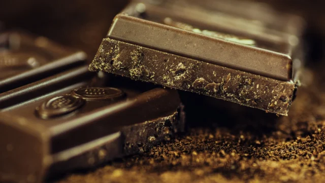Cokelat: Perjalanan dari Bahan Pangan Tradisional hingga Industri Global