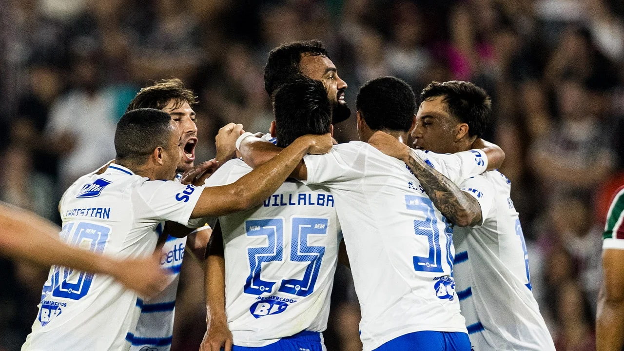 Cruzeiro Vence Internacional com Um a Mais e Assume Sétima Posição no Brasileirão