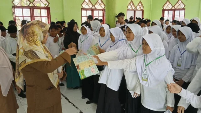 Dinas PPA Aceh Barat Edukasi Stop Bullying di MTs Harapan Bangsa Meulaboh