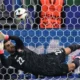 Diogo Costa Jadi Pahlawan Portugal di Tengah Kekacauan Dramatis Kontra Kroasia