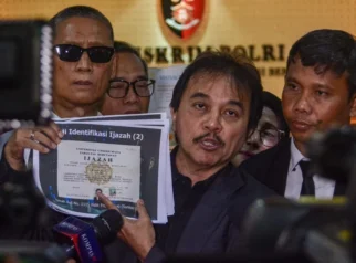 Drama Ijazah Jokowi Memanas: Roy Suryo Cabut Kuasa Hukum, Jokowi Siap Bawa Ijazah Asli ke Sidang